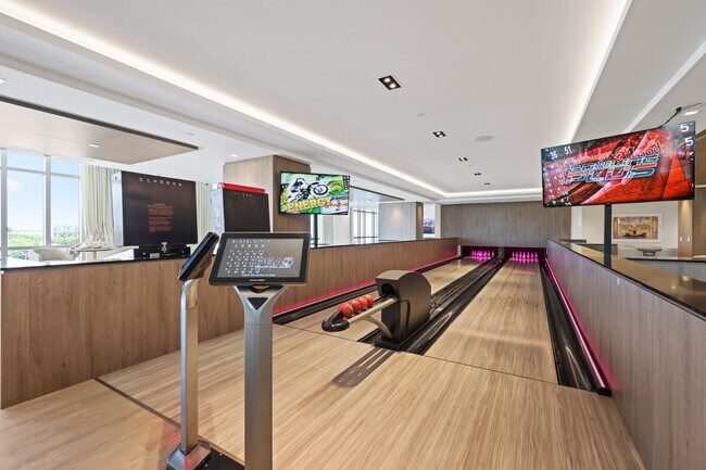 Building Photo - 220 Lake Shore Dr