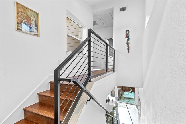 Building Photo - 2115 Uphill Ln