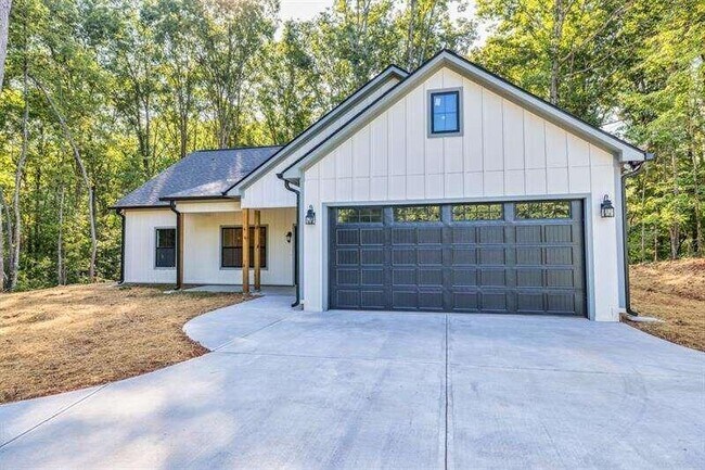 Building Photo - 2275 Hwy 19 N