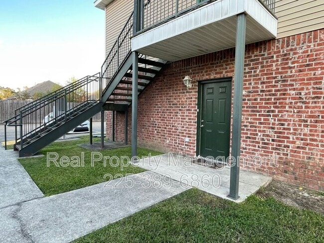 Building Photo - 31855 LA-16