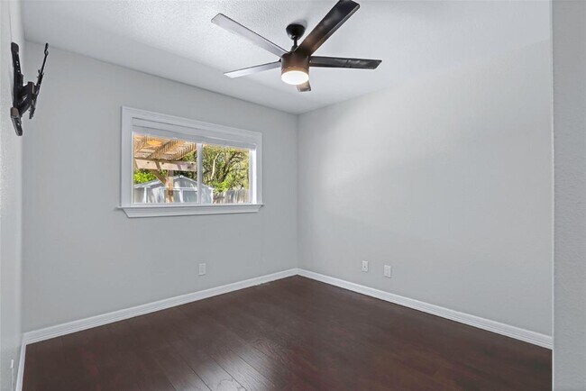 Building Photo - 7831 Saddle Run