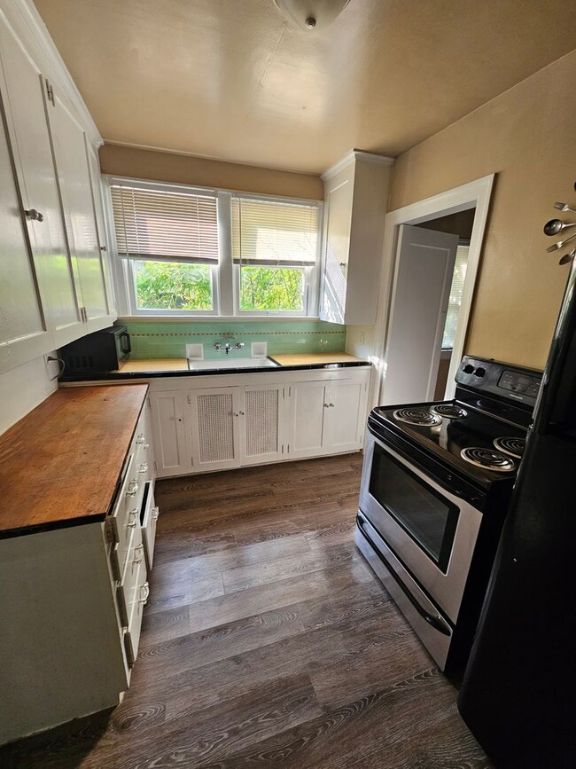 Building Photo - Private Complete Oasis steps from the Brem...