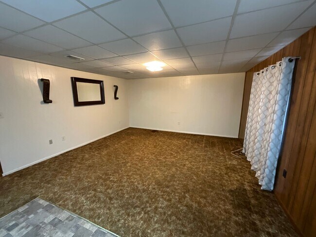 Building Photo - Rural 2/1 Apartment in Marianna with Well & Septic