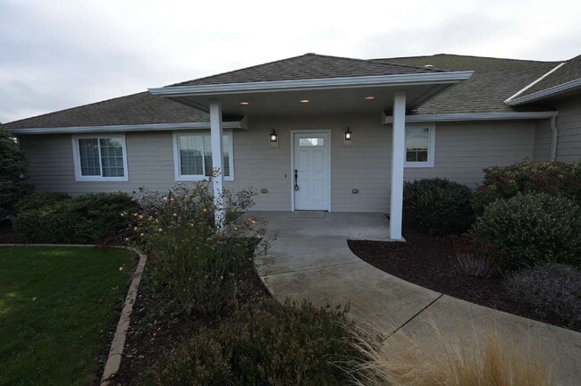 Building Photo - Modern & comfortable home in a country setting on 1 acre in Sequim