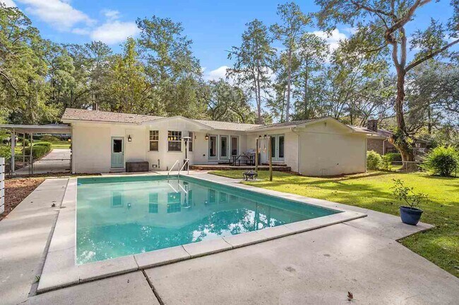 Building Photo - 2072 Trescott Dr