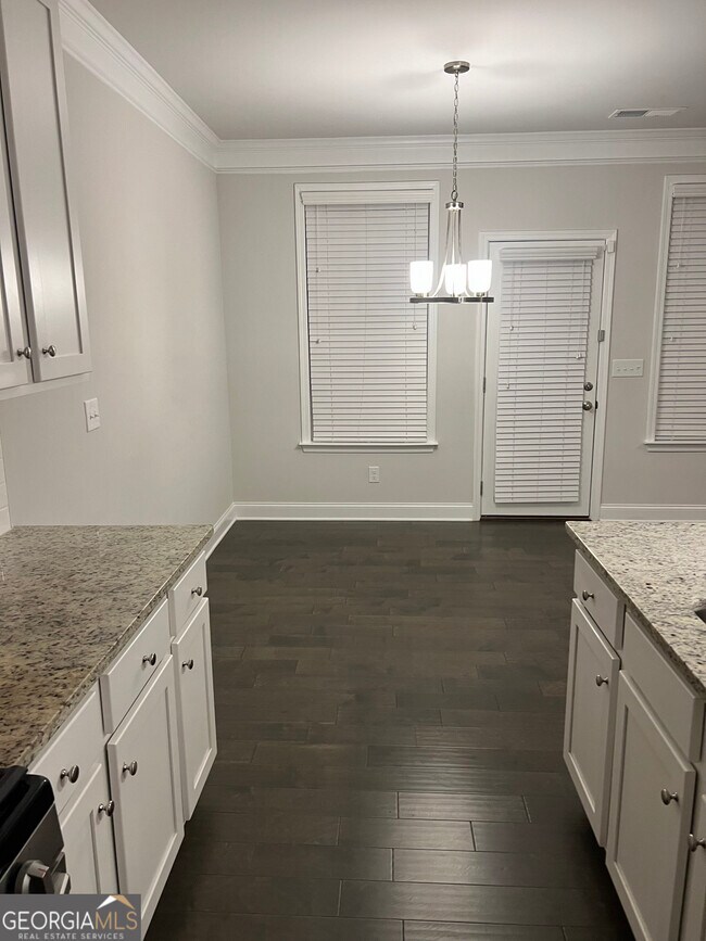 Building Photo - 932 Exposition Pte