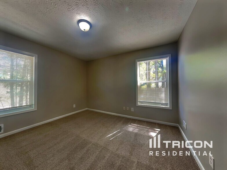 Building Photo - 235 Princeton Way