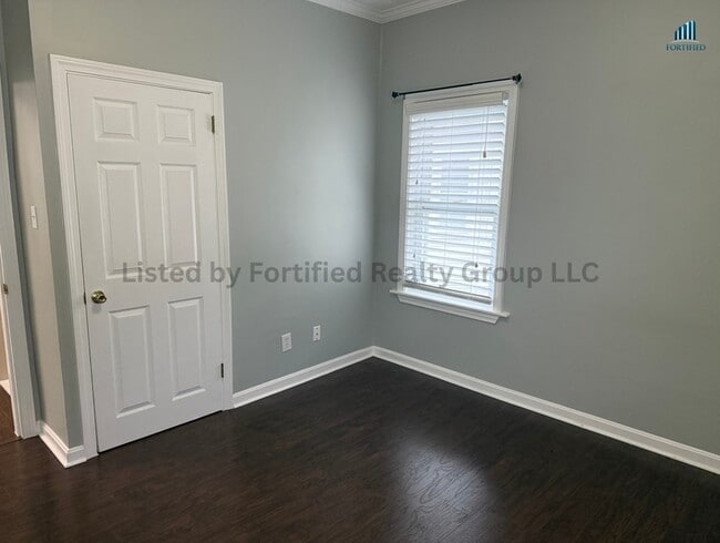 Building Photo - 1232 N Main St