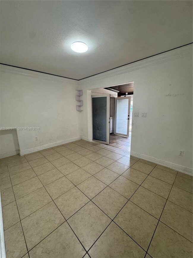 Building Photo - 551 E 60th St