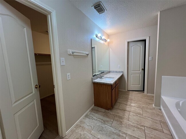 Building Photo - 20910 Lansing Ridge Ln
