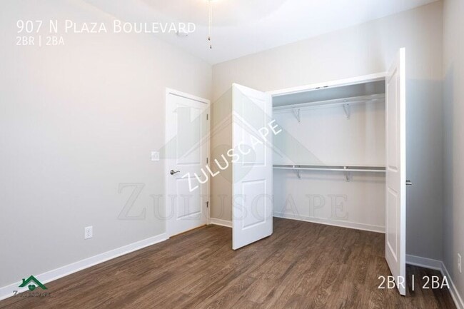 Building Photo - 907 North Plaza Drive