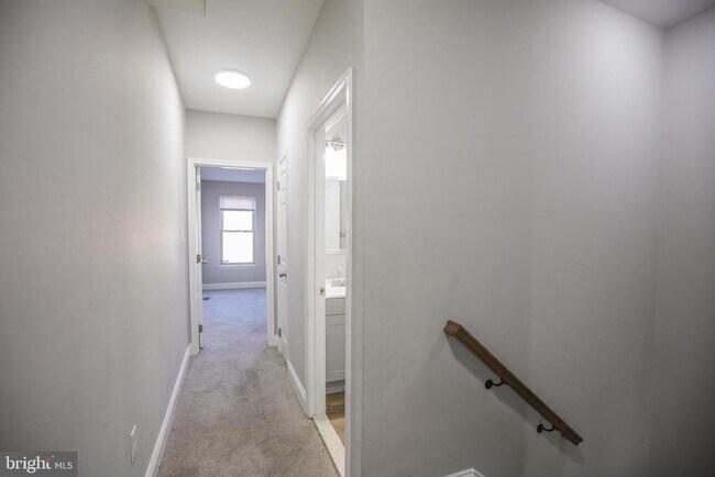 Building Photo - 530 N Montford Ave