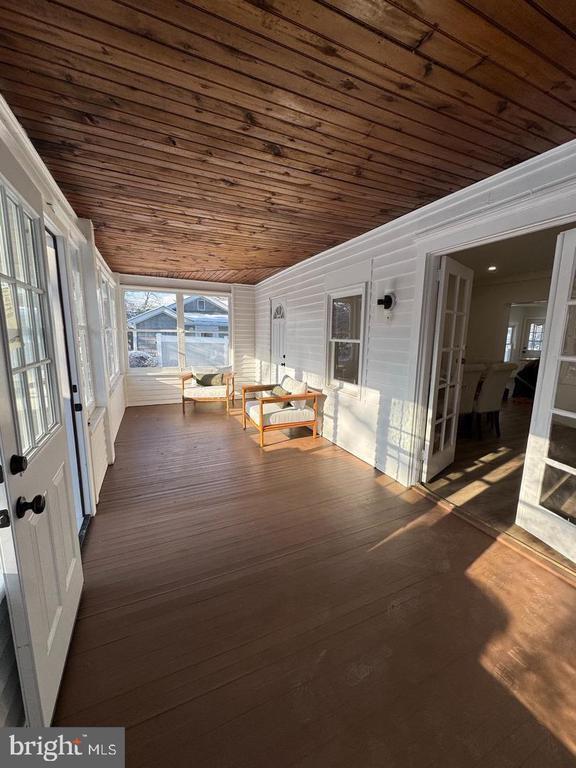 Building Photo - 11 Gentian St