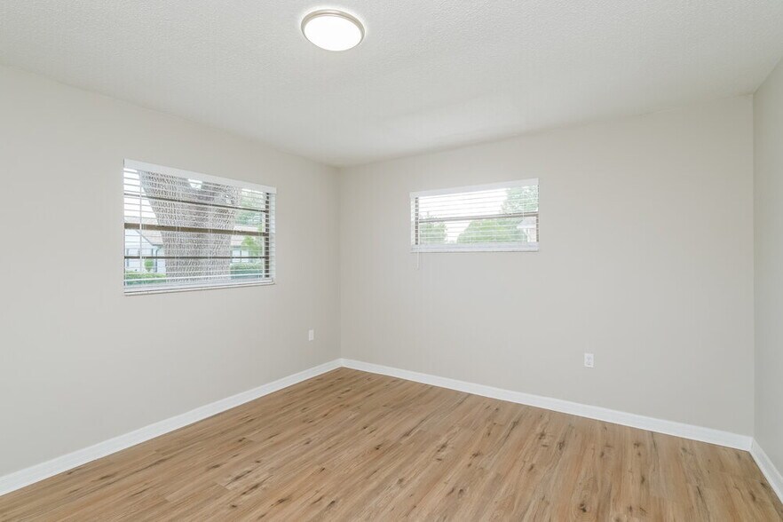 Building Photo - 7746 Deer Foot Dr