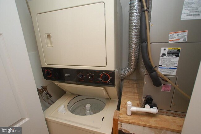 Building Photo - 6403 Centennial Station Dr