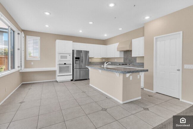 Building Photo - 30958 Mashie Way