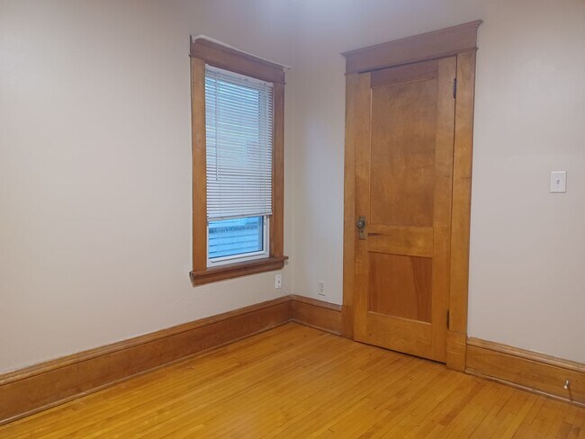 Building Photo - Excellent 3 bedroom Single Family in St Paul!!