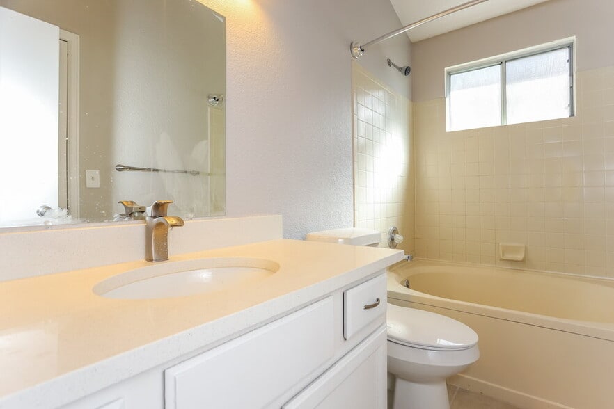 Building Photo - 7693 Halleys Dr