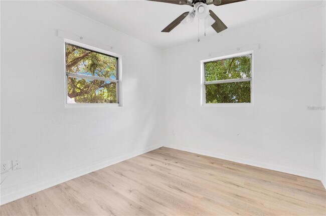 Building Photo - 1029 Colyer St
