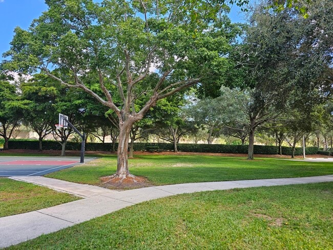 Building Photo - 7533 Topiary Ave