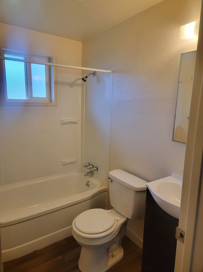Building Photo - Cozy Rambler in Lakewood