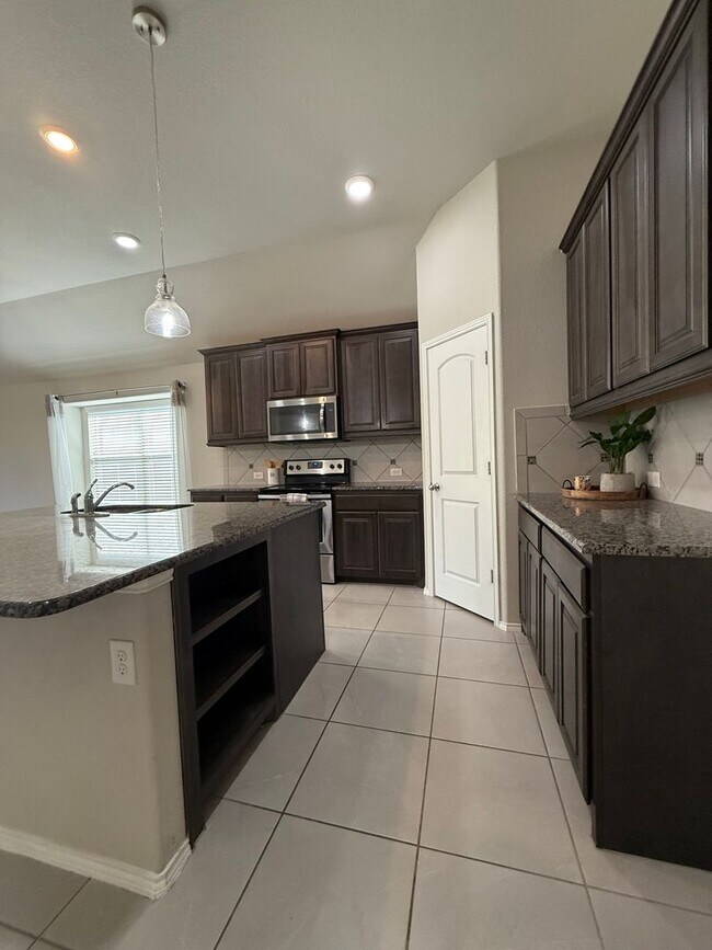 Building Photo - 3/2/2 Heights of Weatherford Estates