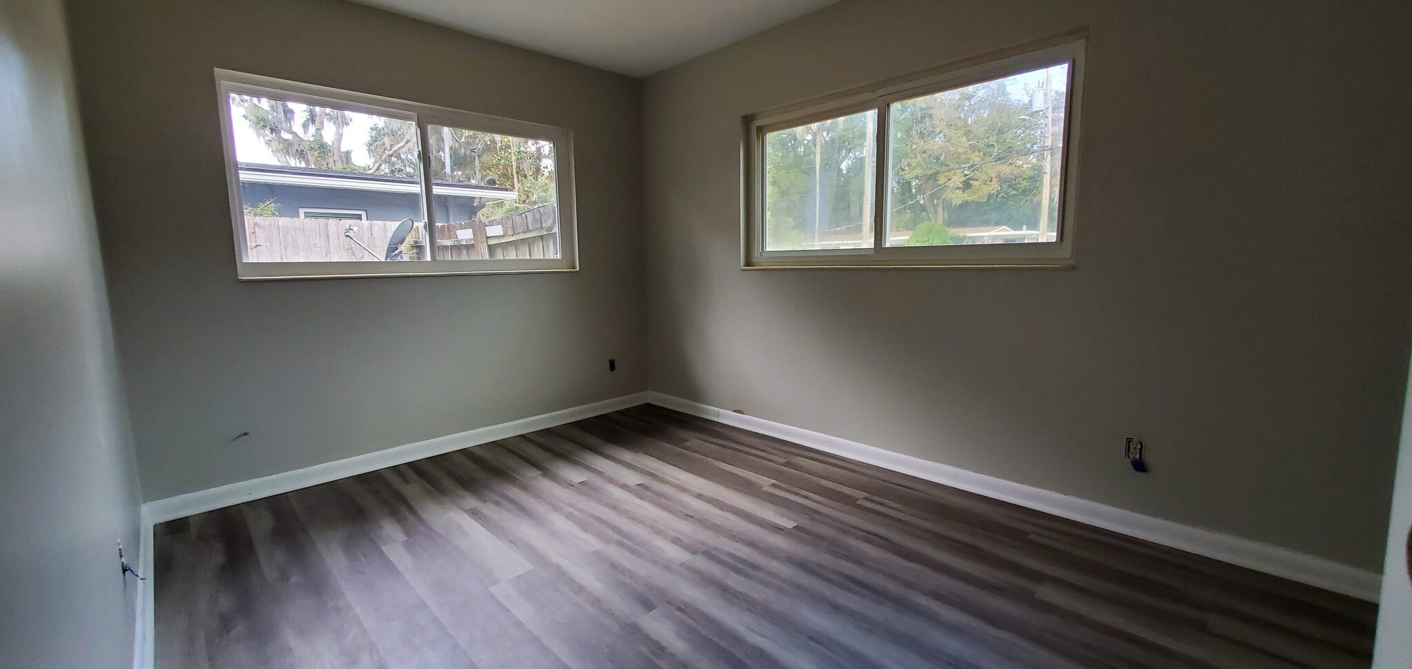 Building Photo - 1104 Sebago Ave N