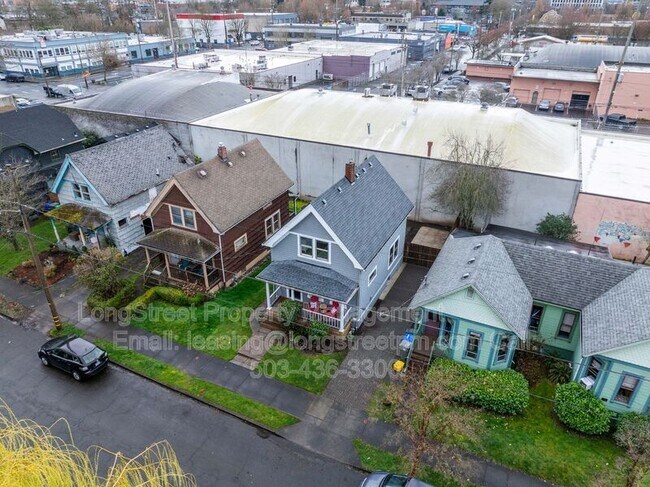 Building Photo - 536 NE San Rafael St