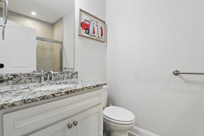 Building Photo - Spacious 5 Bedroom Home in Richmond Hill’s Waterways Community