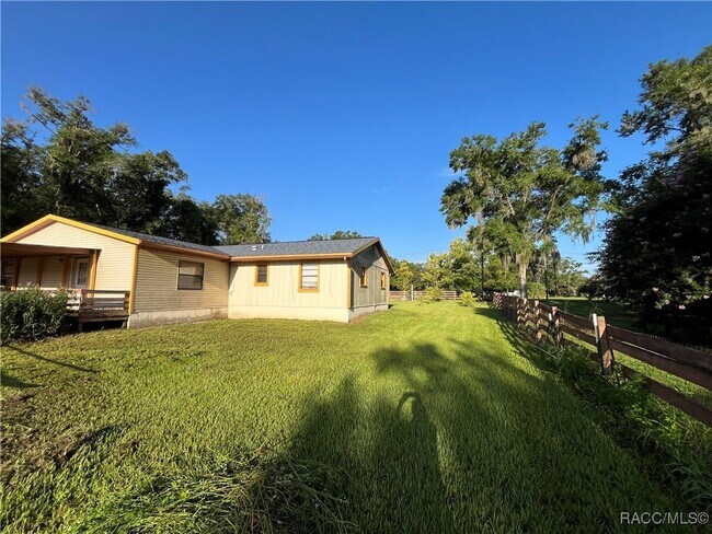 Building Photo - 1711 N Croft Ave