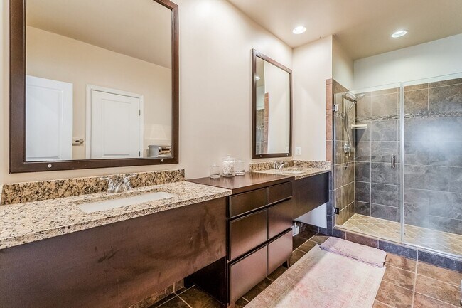 Building Photo - Stunning One Loudoun Townhome – 3BR / 3.5BA in Prime Ashburn Location – Available May 1