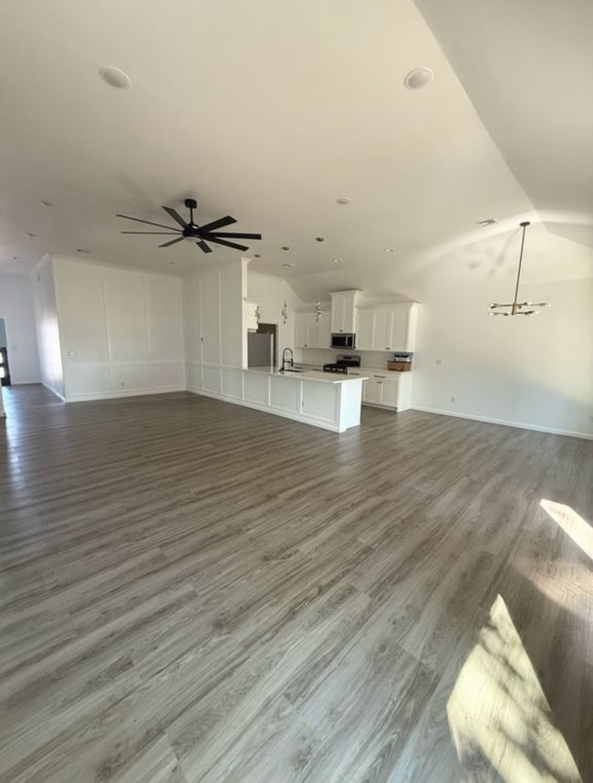 Building Photo - 201 S Boyd St