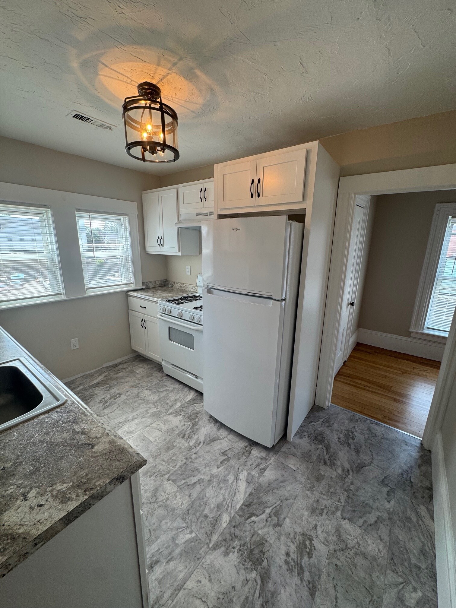 Building Photo - 17 Whitman Ave