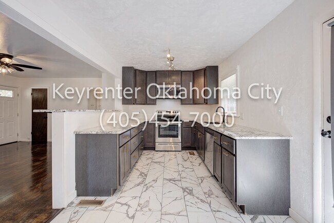 Building Photo - 1524 Rowena Ln