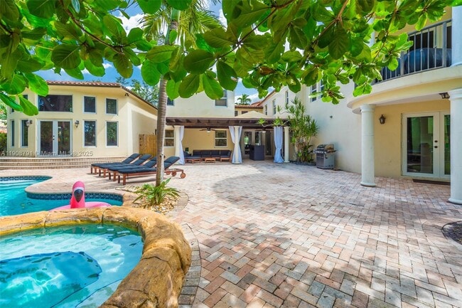 Building Photo - 1051 NE 89th St