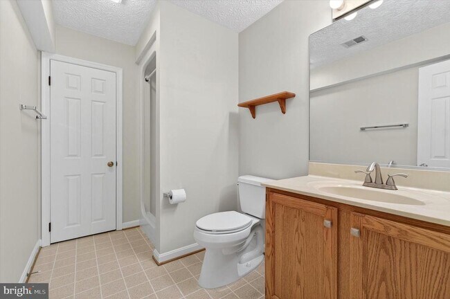 Building Photo - 8405 Overlook St