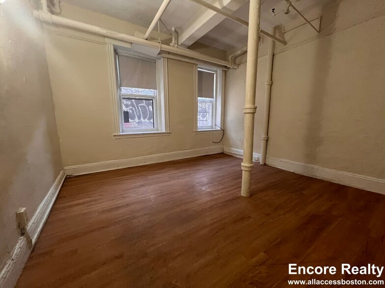 Building Photo - 1185 Boylston St