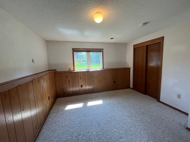 Building Photo - Don't pass up this corner lot unit with 3 ...