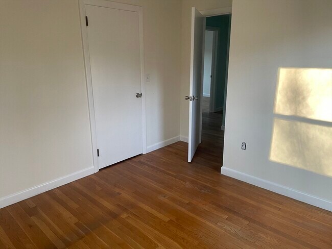 Building Photo - 31 Glenmere St