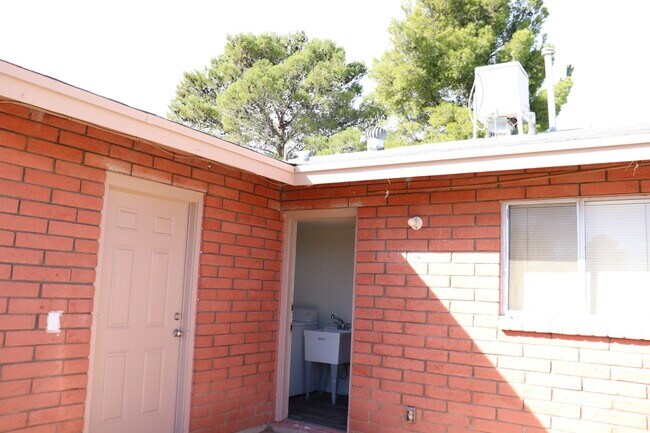 Building Photo - 4207 Calle Barona