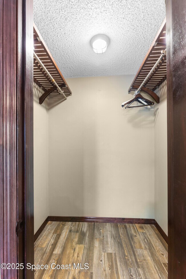 Building Photo - 225 S Tropical Trail