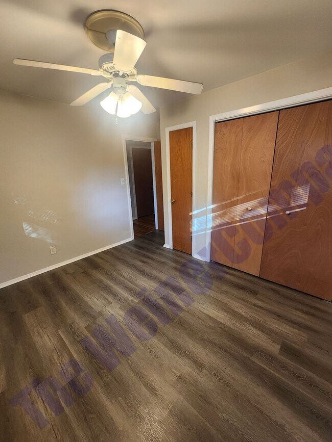 Building Photo - 4 Bedroom 2 bath House Available August 1st!