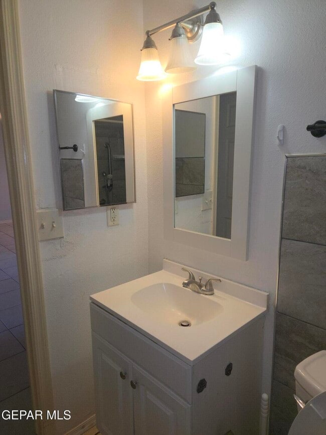 Building Photo - 3613 Tierra Zafiro Dr