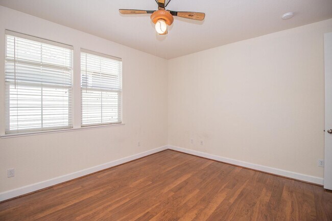 Building Photo - 4 Bedroom 3 Bathroom House | AMSI | Alexandr Metlinski