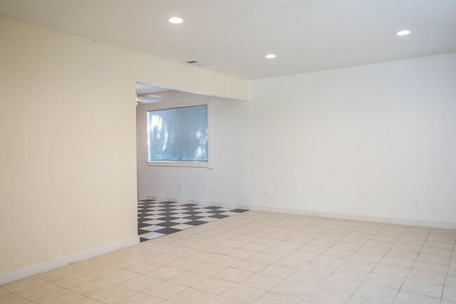 Building Photo - 3063 Randolph St