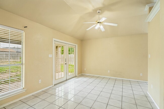 Building Photo - 119 Encino Dr