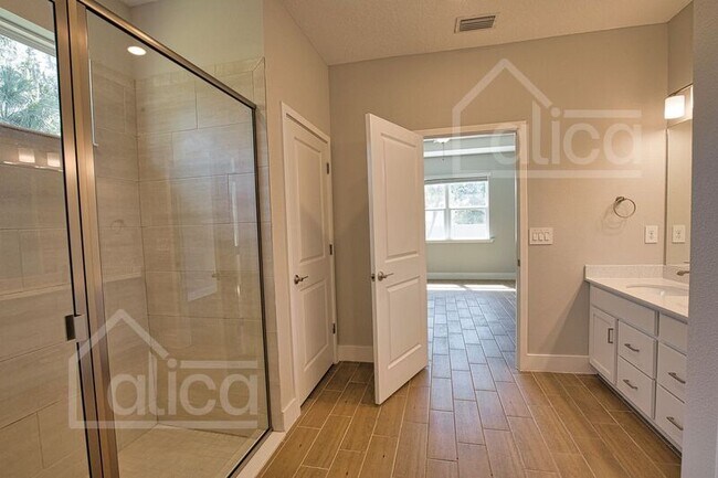 Building Photo - 1610 Rada Ln
