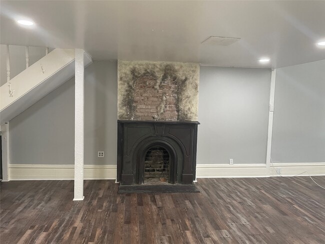 Building Photo - 2116 The Strand