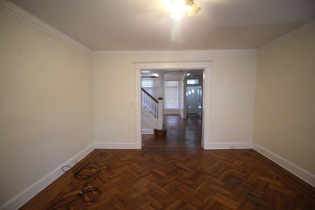 Building Photo - 2026/2027 JHU Off-campus housing for 2019 5bd/2ba w/ W/D! Available 6/9/26!