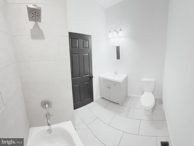 Building Photo - 2142 Penrose Ave